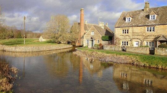 Cotswolds Road Trip Guidebook: Bourton, Bibury & Blenheim Palace