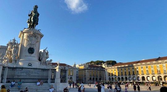 Lisbon Like a Local - Walk, Taste & Feel the City