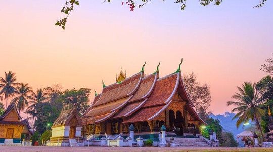 Luang Prabang Temples, Royal Palace & Night Market Private Tour