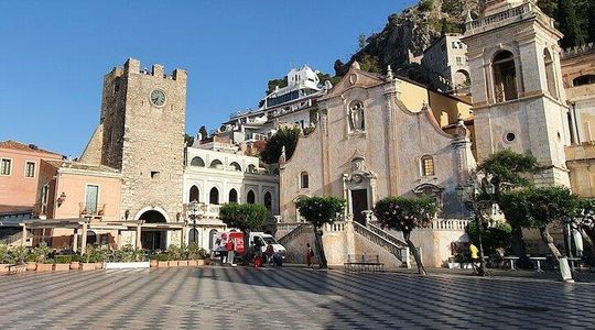 Taormina: A Self-Guided Audio Tour of Sicily’s Hilltop Town