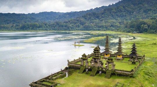 Munduk: All-Inclusive Twin Lake Trek, Canoe & Hidden Waterfall