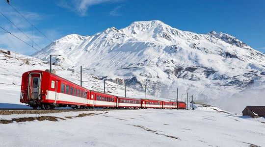 Glacier Express UNESCO Views & St. Moritz Tour | From Zurich