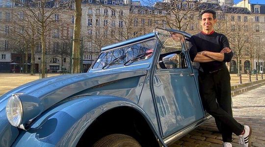 Private Paris Tour in a Classic 2CV