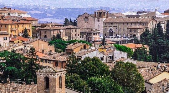 Day Trip: Perugia Private Tour with Lunch and Perugina Chocolate House