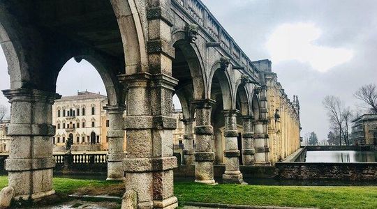Veneto Villas, Medieval Towns and Grana Padano Production day tour