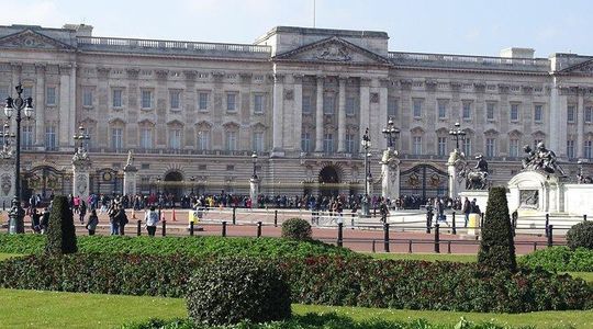 Royal Tour of St James', Parks, Palaces and Royal intrigue