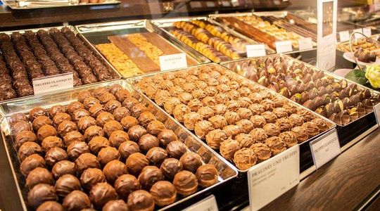 Zurich: Chocolate Tasting and Walking Tour with a Local