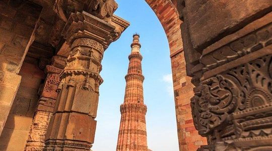 Historic Delhi Morning Tour Including Chattarpur Temple and Qutub Minar with Tuk-Tuk Ride