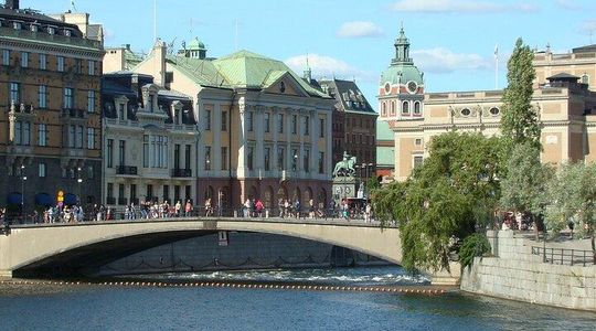 Stockholm- A Beauty On The Water: Old Town Walking Tour and Boat Trip Combined