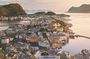 Small-Group Walk in Ålesund: Art Nouveau & Insider Tips