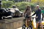 Medellin: VIP Private Historic E-Bike Tour with Lunch