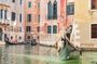 Romantic EN Gondola Tour in Venice - EN French Guide
