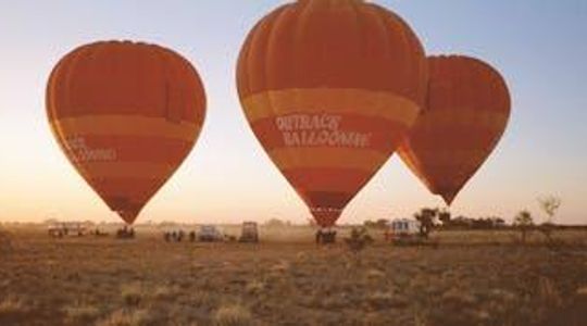 60 minute early morning hot air balloon flight in Alice Springs