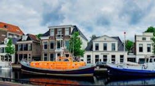 Self guided tour with interactive city game of Assen