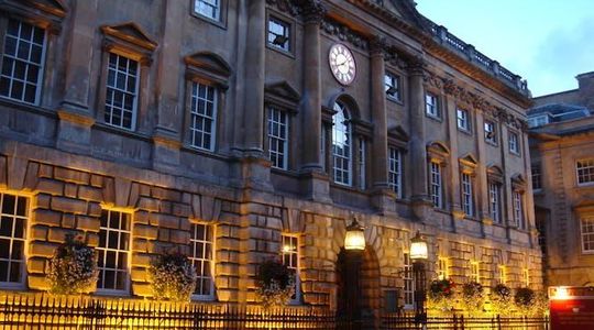 Explore the best of the Old City of Bristol on a self-guided audio tour