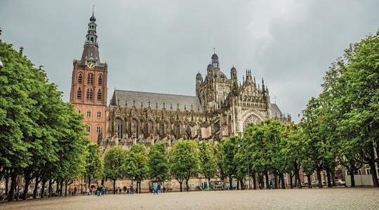 Self guided tour with interactive city game of 's-Hertogenbosch
