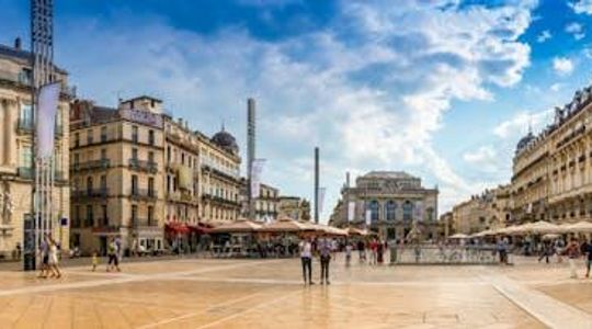 Self guided tour with interactive city game of Montpellier