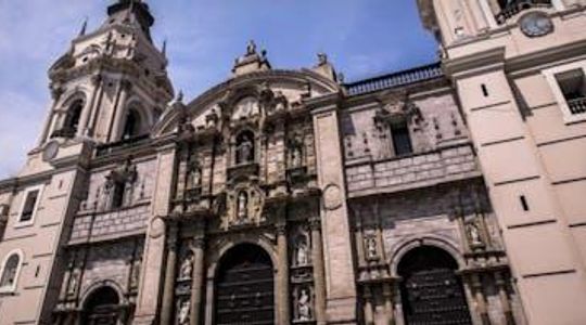 Lima Guided Tour with Larco Museum and Casa Aliaga