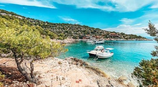 Speed boat islands tour on the archipelago of Šibenik