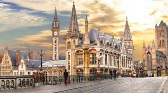 Self guided tour with interactive city game of Ghent