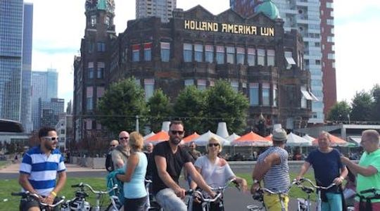 Rotterdam highlights tour by bike
