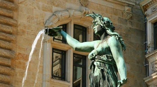 Historical women's tour through Hamburg's old town