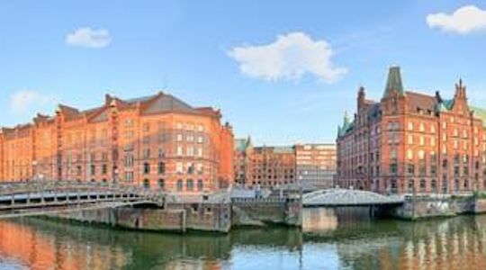 Guided tour through Hamburg's Old Town with highlights