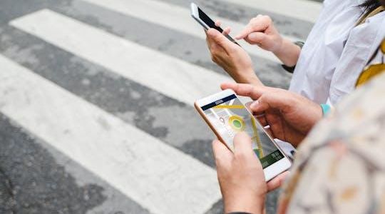 Self guided tour with interactive city game of Avignon