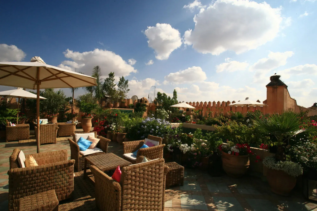 Experience true Moroccan hospitality at Dar Les Cigognes, a 5-star gem in Marrakesh, combining luxury, comfort, and culture in the heart of the city.