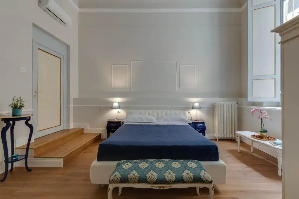 Experience the charm of Florence at Residenza D'Epoca Sant'Egidio, where comfort meets history, just a stroll from iconic attractions.