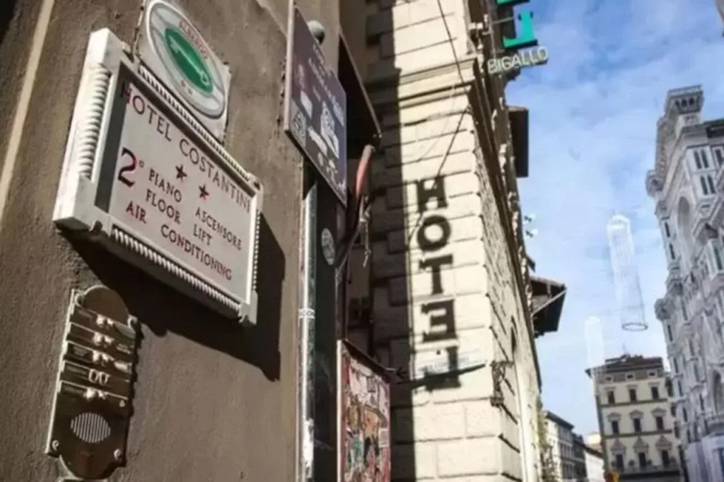 Discover the charm of Florence at Hotel Costantini, a budget-friendly gem located in the city center with easy access to iconic attractions.