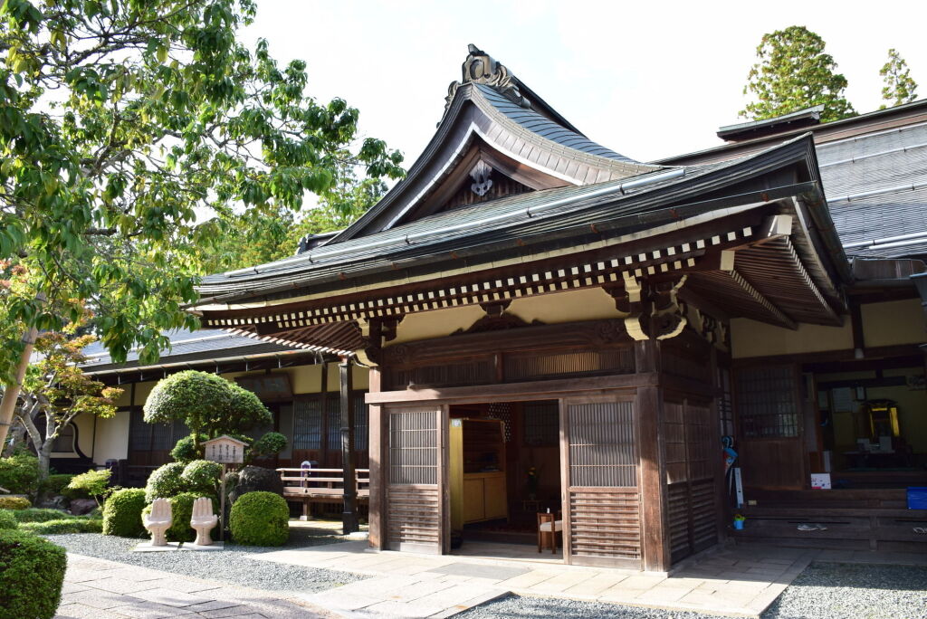 Discover Koya's serene charm at Jokiin, a welcoming guest house perfect for exploring the city's historic landmarks and natural beauty.