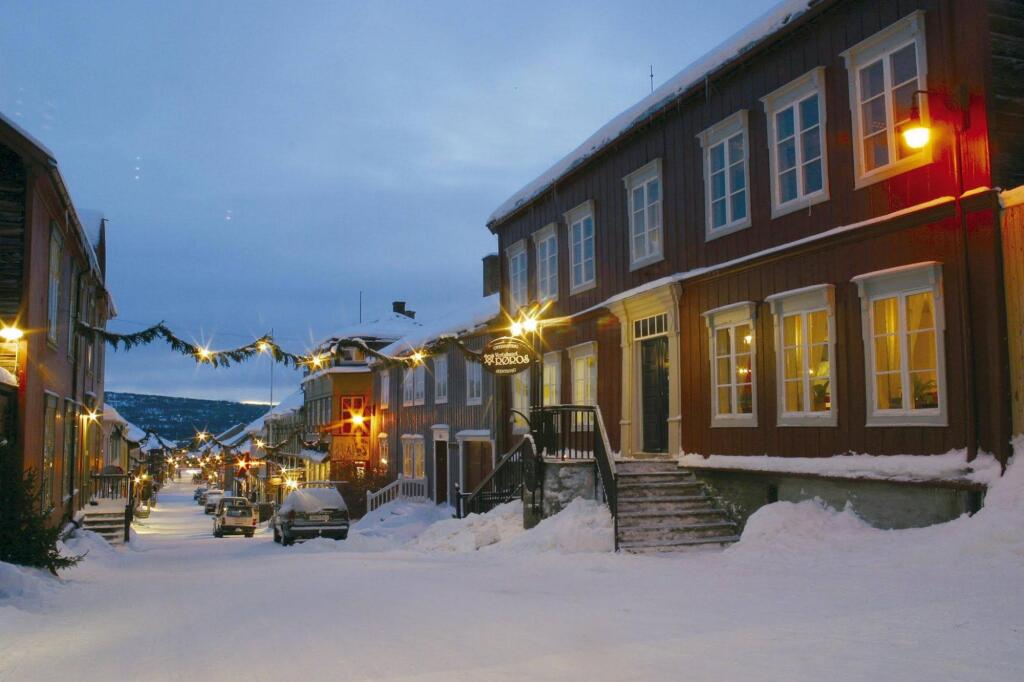 Discover the charm of Vertshuset Røros, your perfect base for exploring the historic town of Røros, with cozy accommodations and local cuisine.