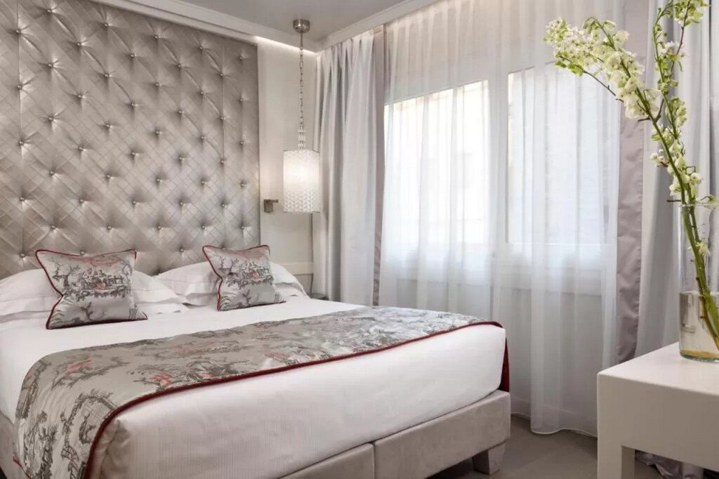 Experience the charm of Florence at Ponte Vecchio Suites & Spa, offering luxurious accommodations, exceptional dining, and wellness services in the heart of the city.