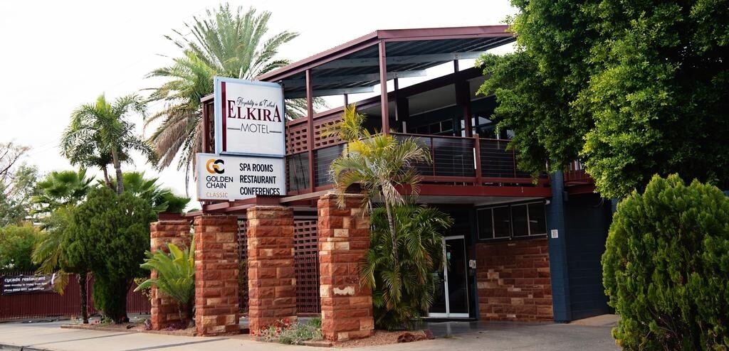Discover the heart of Alice Springs at Elkira Court Motel, where comfort meets convenience in a vibrant locale full of attractions and culture.