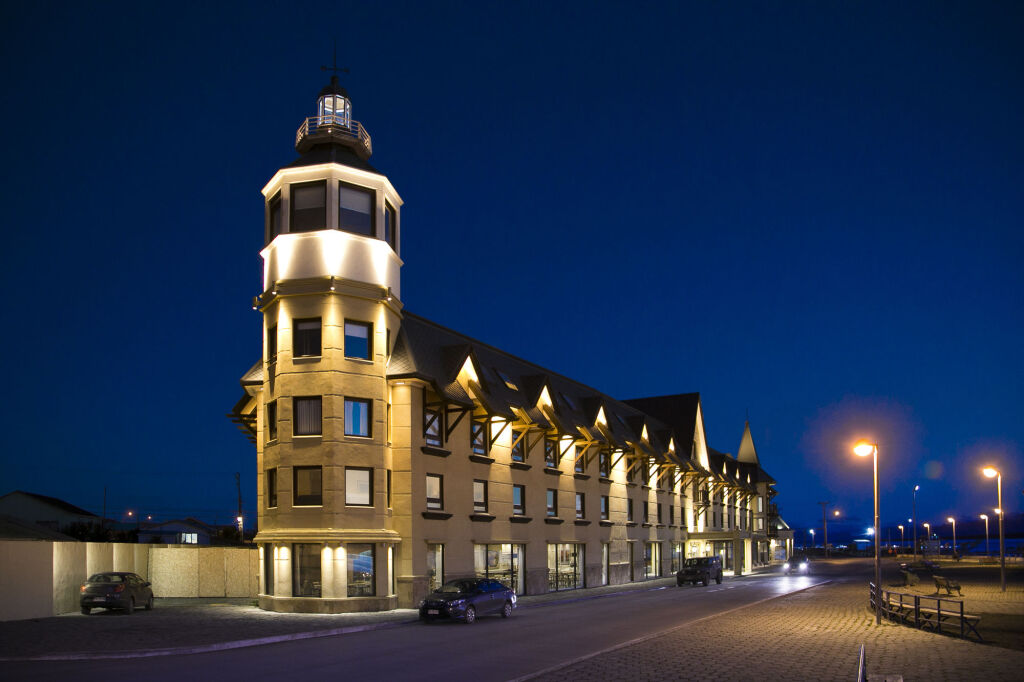 Discover the charm of Puerto Natales at Hotel Costaustralis, where comfort meets adventure just steps from breathtaking landscapes.