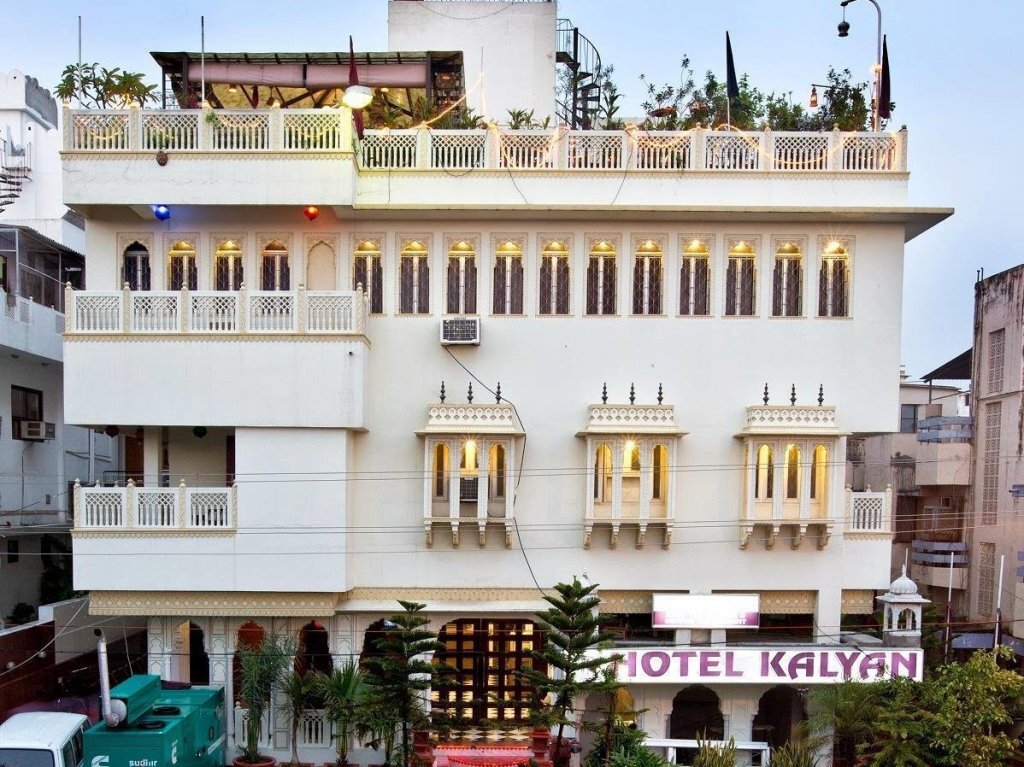 Experience the vibrant culture of Jaipur while enjoying a relaxing stay at Hotel Kalyan, where comfort meets local hospitality in a prime location.