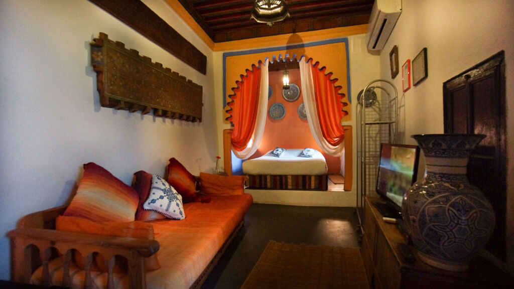 Experience comfort and convenience at Hotel Casa Miguel, your perfect base in the heart of Chefchaouen, complete with wellness services and local cuisine.