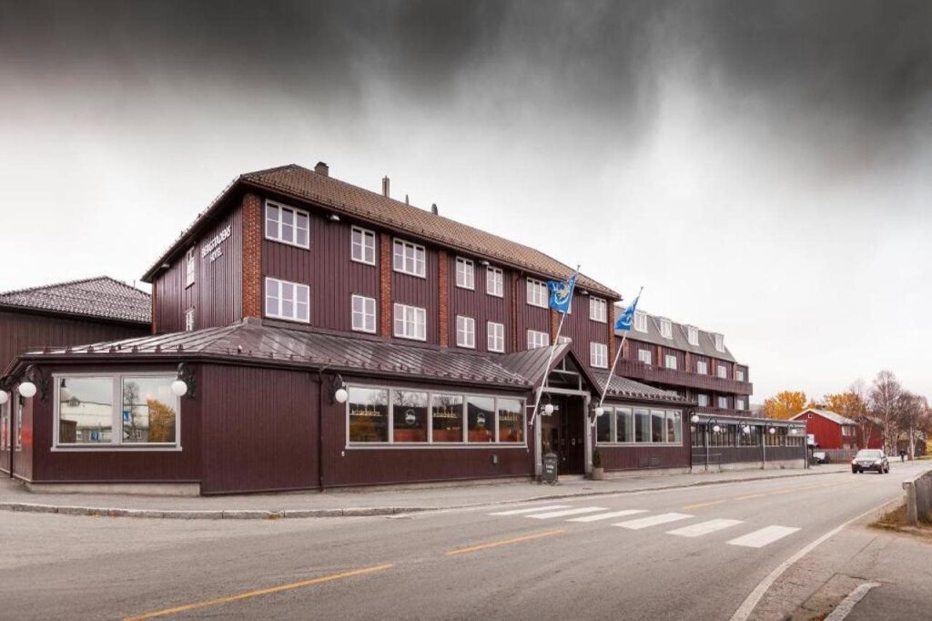 Discover the charm of Roros at Bergstadens Hotel, your cozy retreat with modern amenities, perfect for adventurers and families alike.