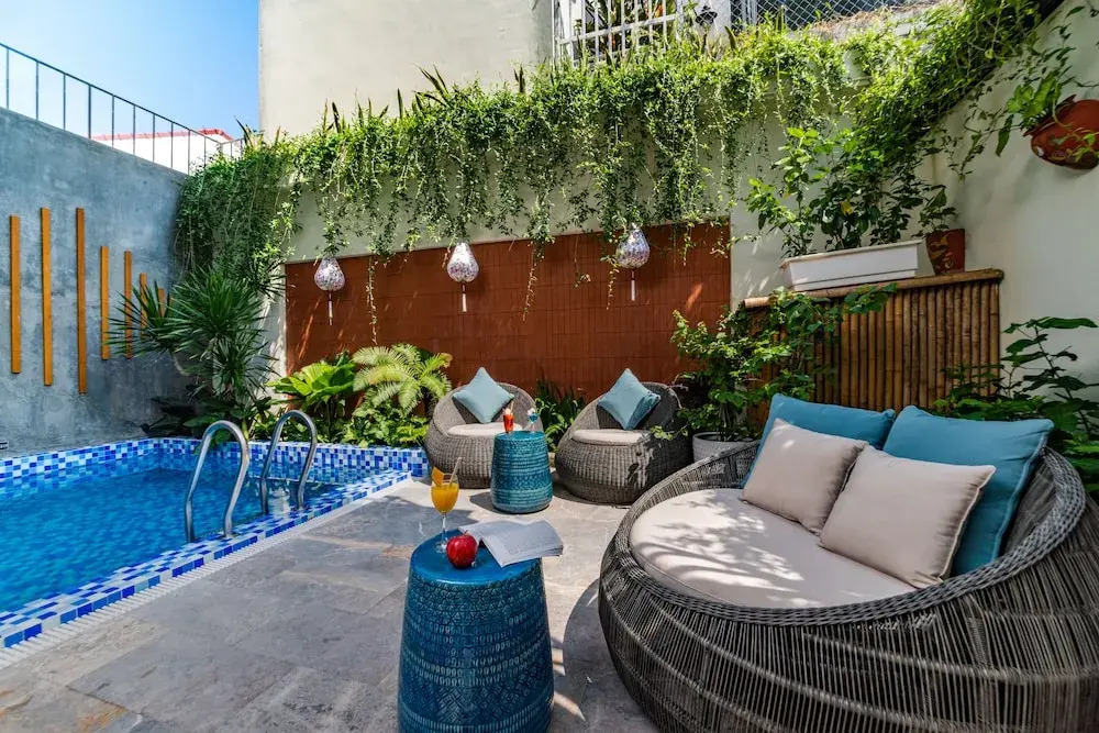 Experience comfort and convenience at Hoi An Merrily De Art Hotel, a cozy retreat just steps away from the vibrant heart of Hoi An.