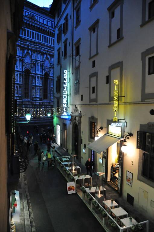 Experience the heart of Florence at Il Terrazzino Sulla Cattedrale, where modern comforts meet historic charm just steps from iconic landmarks.