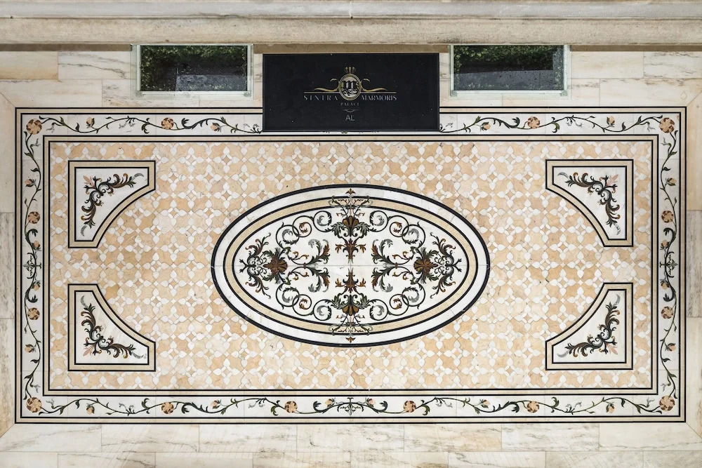 Discover comfort and elegance at Sintra Marmoris Camélia, your ideal base for exploring the picturesque landscapes and historic sites of Sintra.