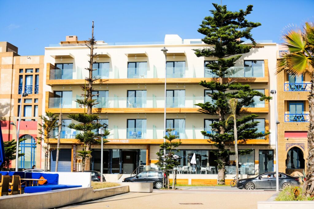 Experience comfort and convenience at Hotel Coté Océan Mogador, the ideal base for exploring Essaouira's vibrant culture and stunning beaches.