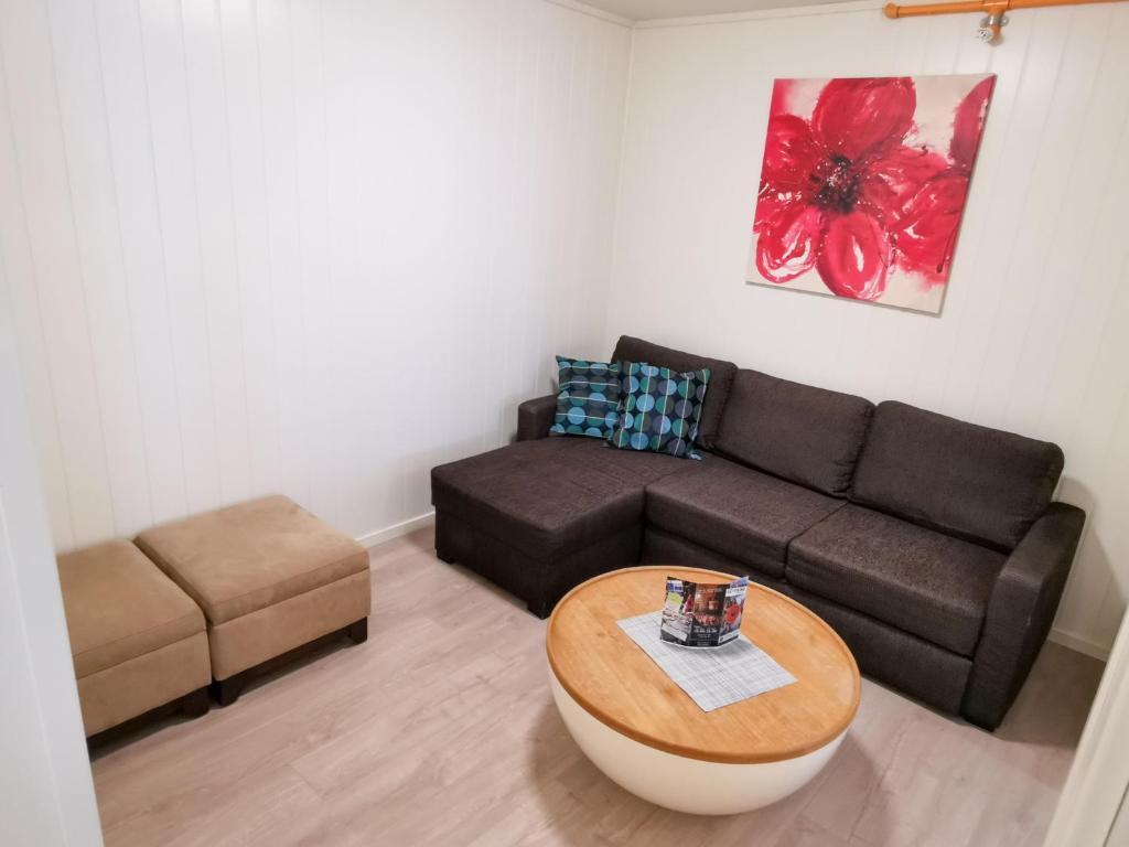 Discover the beauty of Gudvangen while enjoying affordable comfort at Gudvangen Fjordtell, your gateway to breathtaking fjords and adventure.