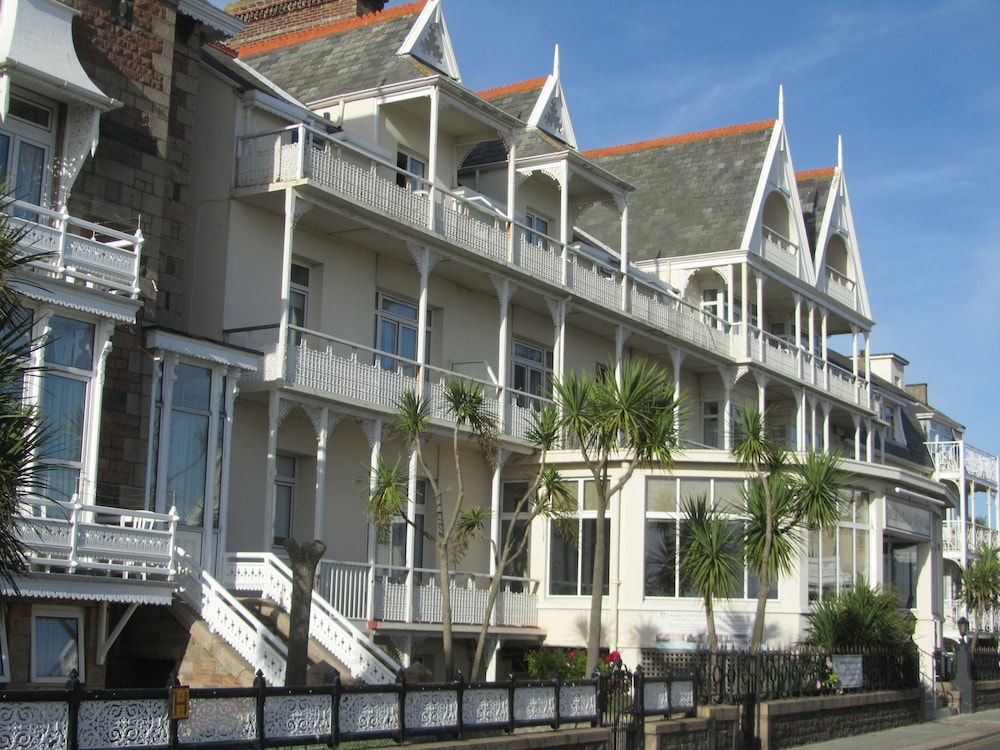 Discover Neptune: A Stylish Haven for Women's Fashion in Jersey