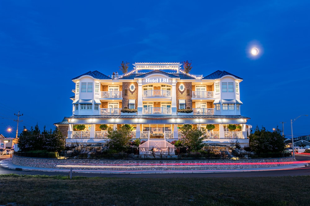 Surf City and 10: Your One-Stop Beach Shop - Main Image